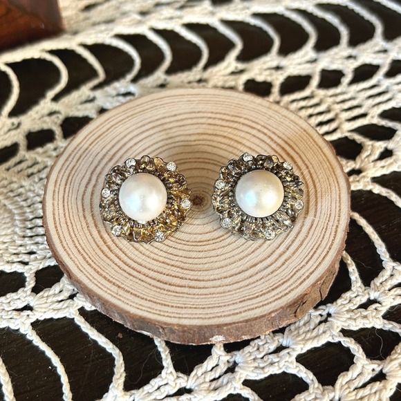 Vintage Faux Pearl Rhinestone Flower Stud Earrings Gold Silver Tone - Picture 1 of 7
